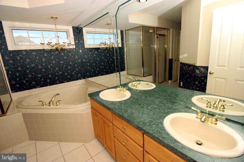 10 Royal Drive Lititz, PA 17543 - Photo 8 of 24 Gallery Image 8