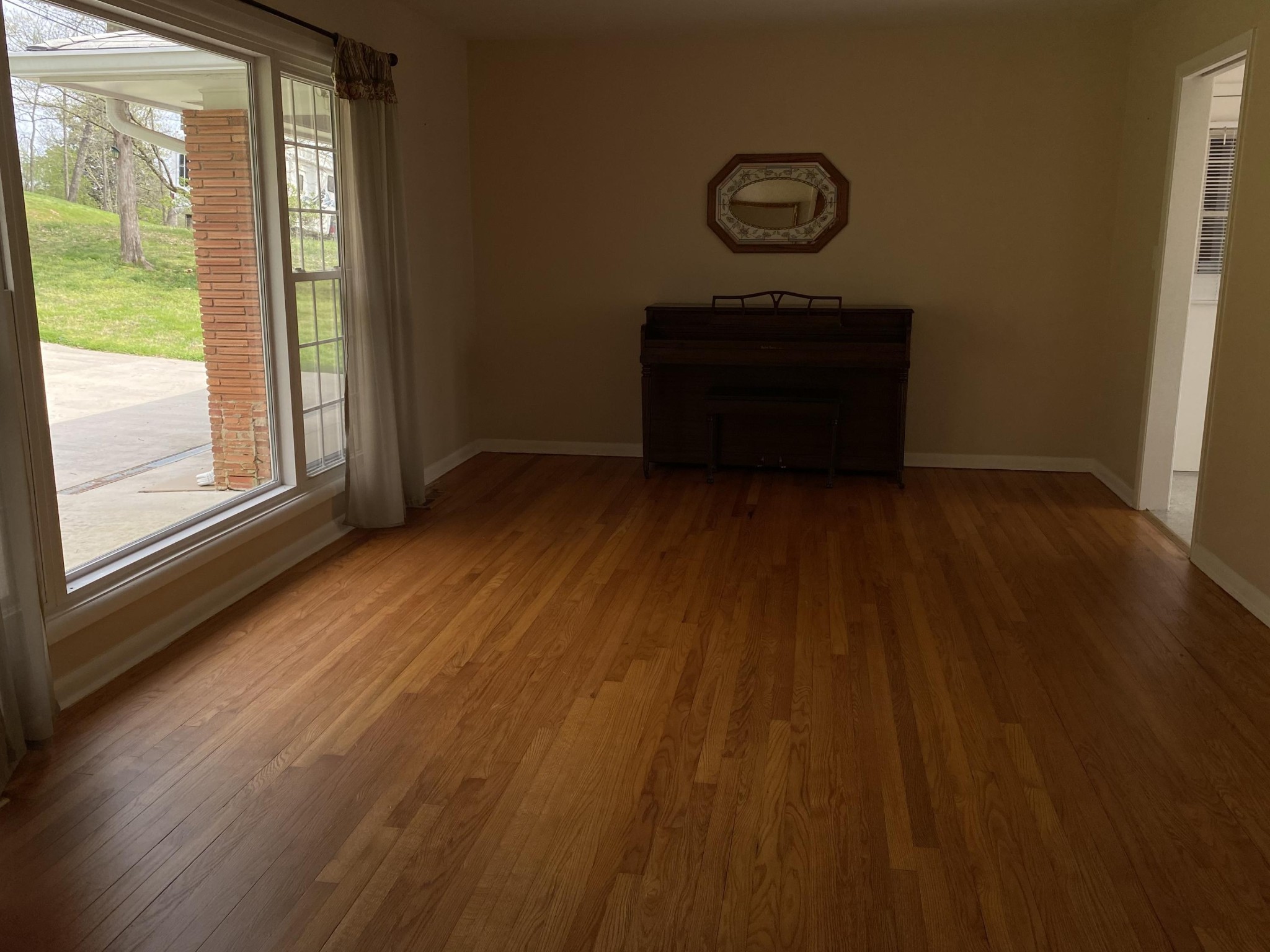 107 Morgan Road Oak Ridge, TN 37830 - Photo 4 of 24 a view of a livingroom with wooden floor and window