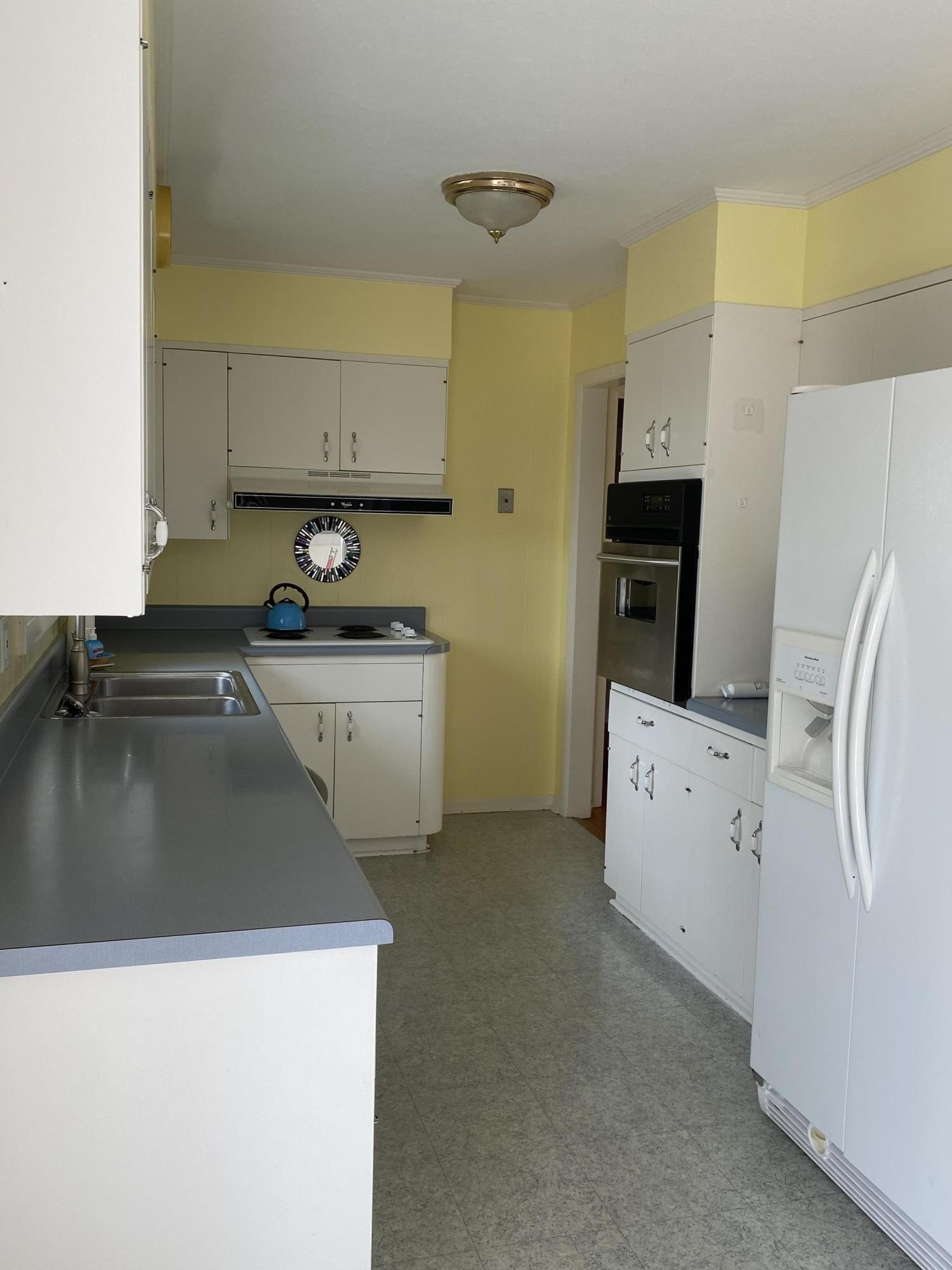 107 Morgan Road Oak Ridge, TN 37830 - Photo 7 of 24 a kitchen with granite countertop a sink a stove and refrigerator