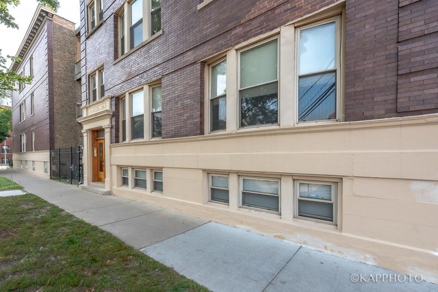 1343 West Grace Street, Unit B Chicago, IL 60613 - Photo 3 of 25