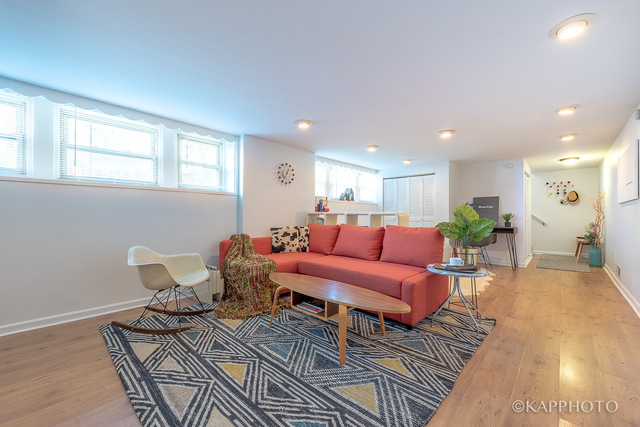 1343 West Grace Street, Unit B Chicago, IL 60613 - Photo 4 of 25