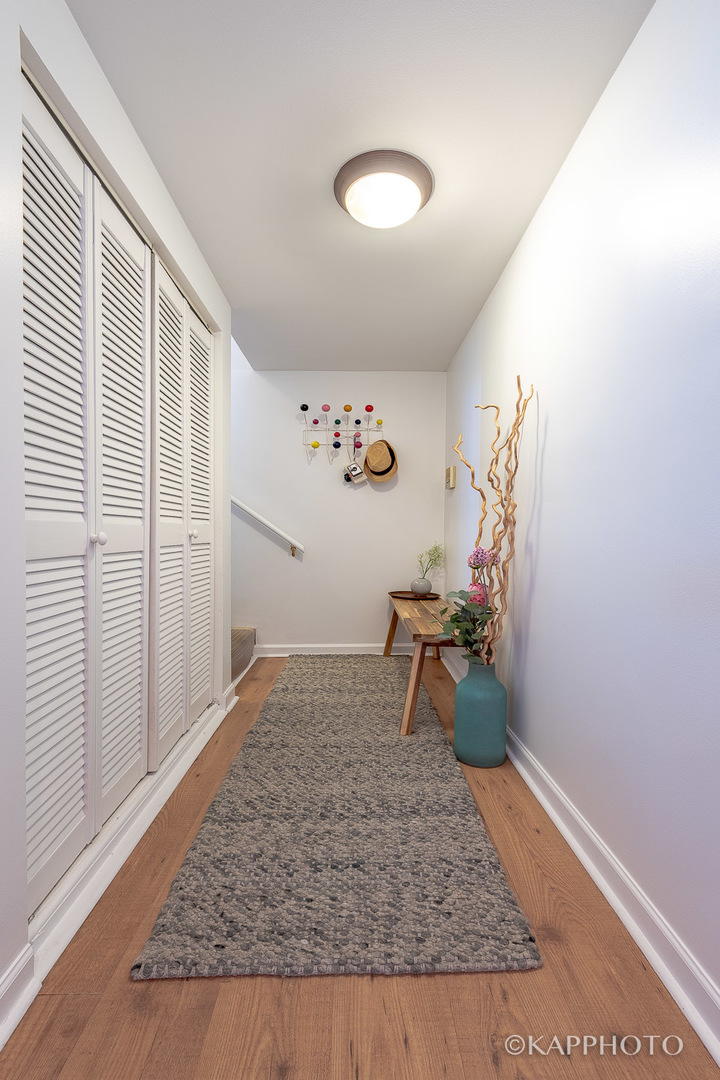 1343 West Grace Street, Unit B Chicago, IL 60613 - Photo 8 of 25