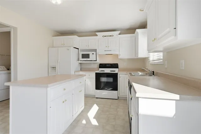 $359,000 | 3 Timbergate Court, Bloomington, IL 61704