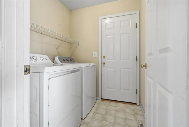 $359,000 | 3 Timbergate Court, Bloomington, IL 61704