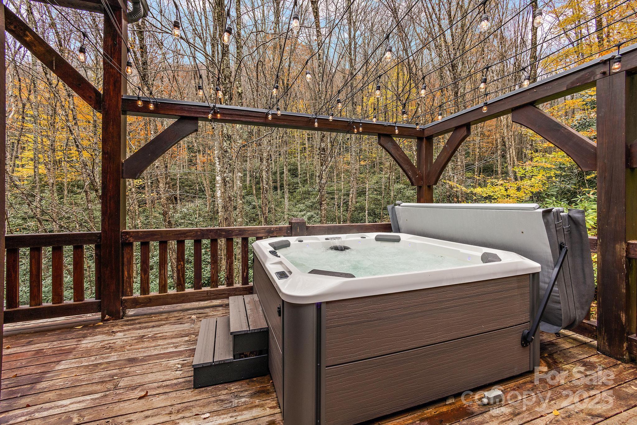 133 Buckeye Ridge Road Beech Mountain, NC 28604 - Photo 33 of 45 a view of balcony and wooden floor