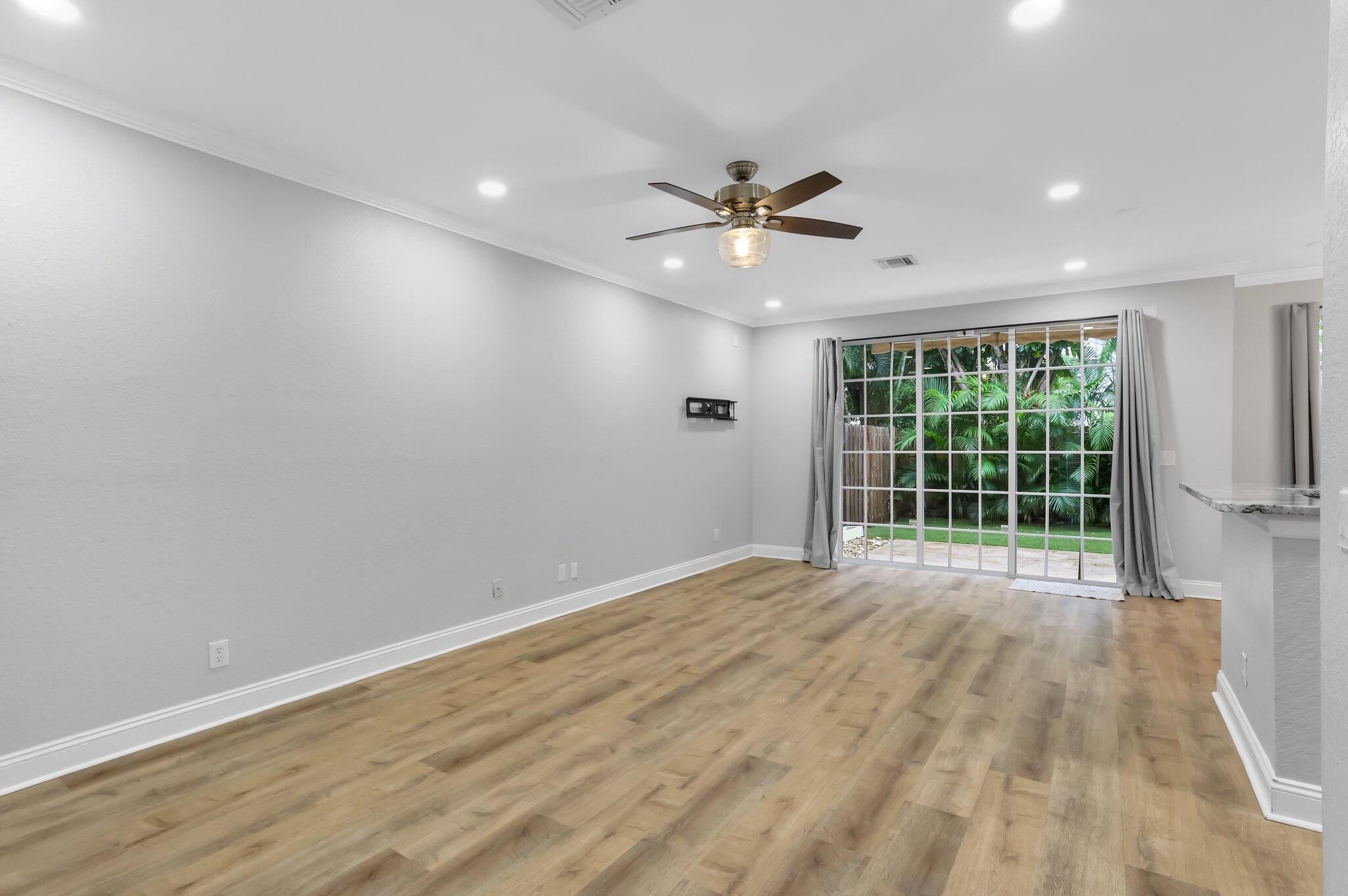 330 Southwest 8th Street, Unit 15 Boca Raton, FL 33432 - Photo 3 of 47 13-web-or-mls-0E2A9298