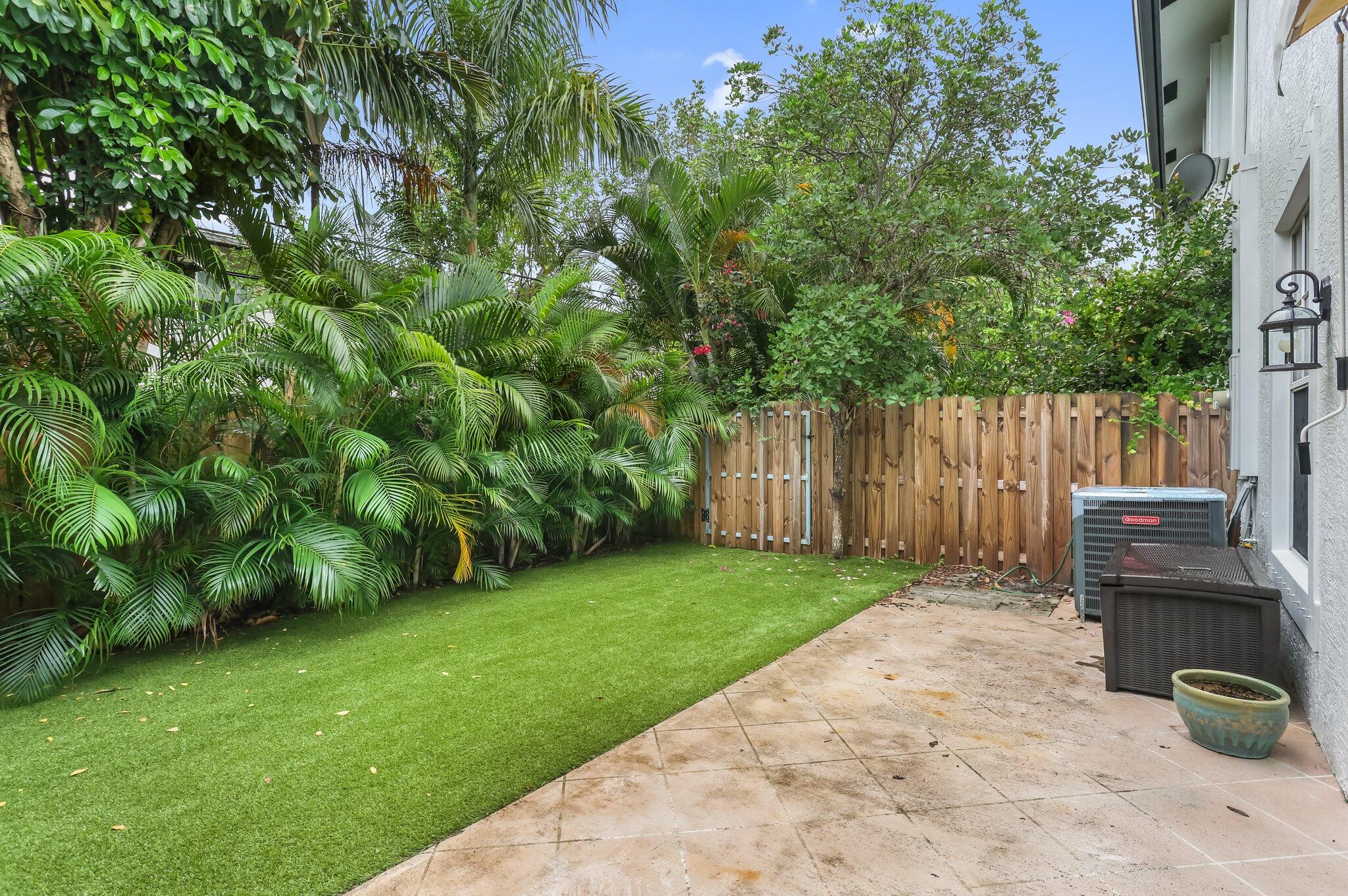 330 Southwest 8th Street, Unit 15 Boca Raton, FL 33432 - Photo 33 of 47 25-web-or-mls-0E2A9361