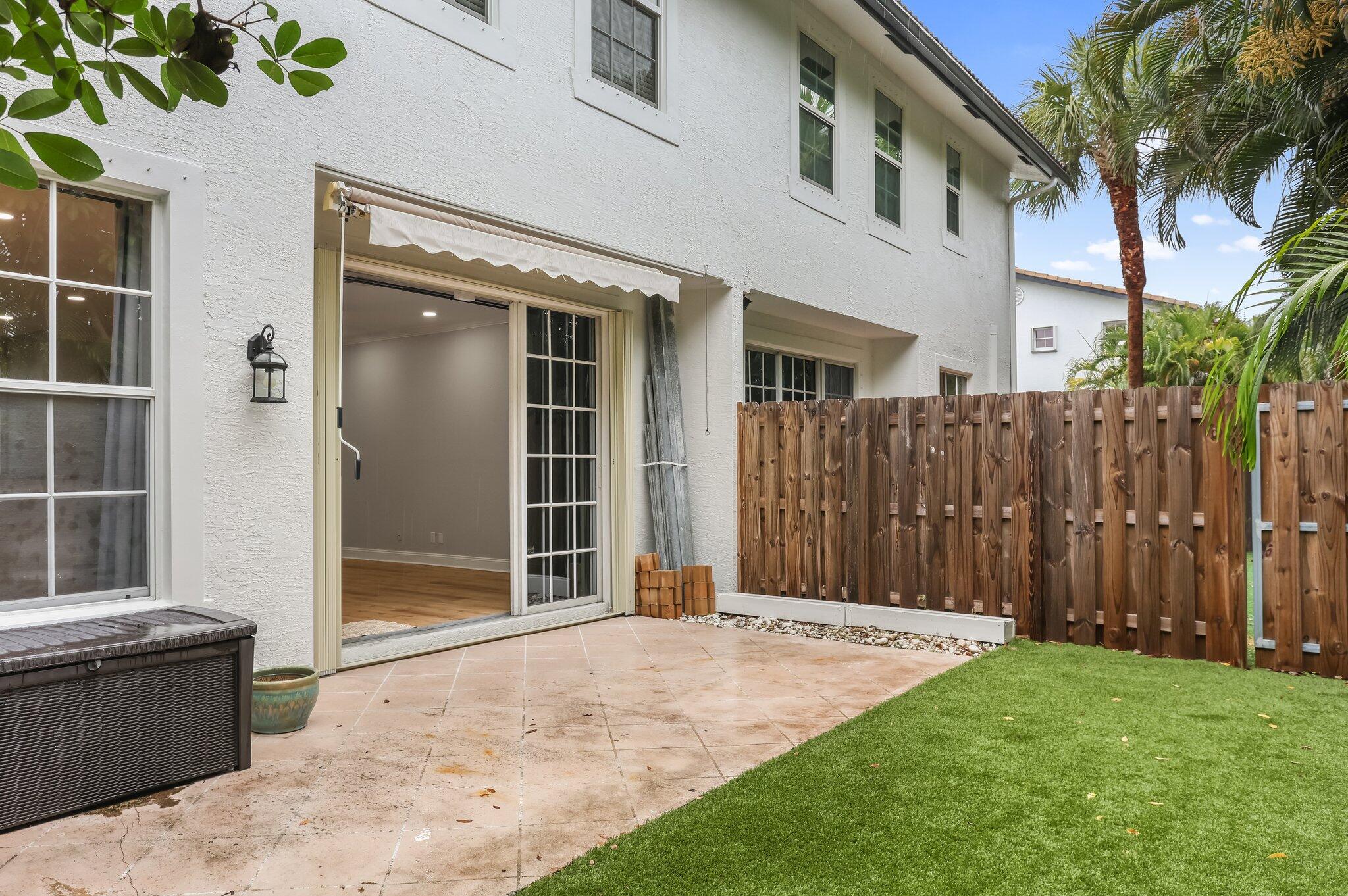 330 Southwest 8th Street, Unit 15 Boca Raton, FL 33432 - Photo 35 of 47 26-web-or-mls-0E2A9371