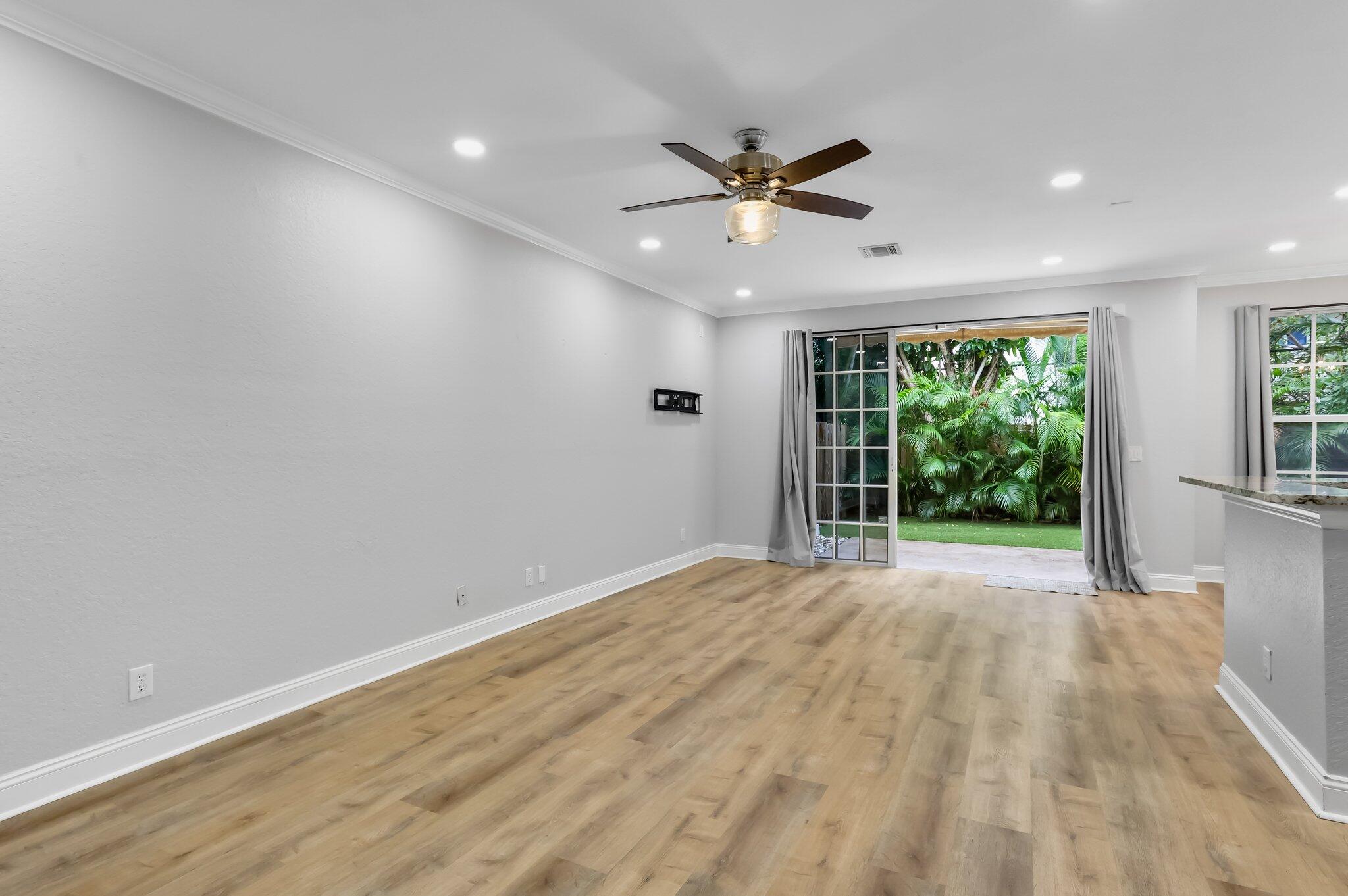 330 Southwest 8th Street, Unit 15 Boca Raton, FL 33432 - Photo 5 of 47 24-web-or-mls-0E2A9353