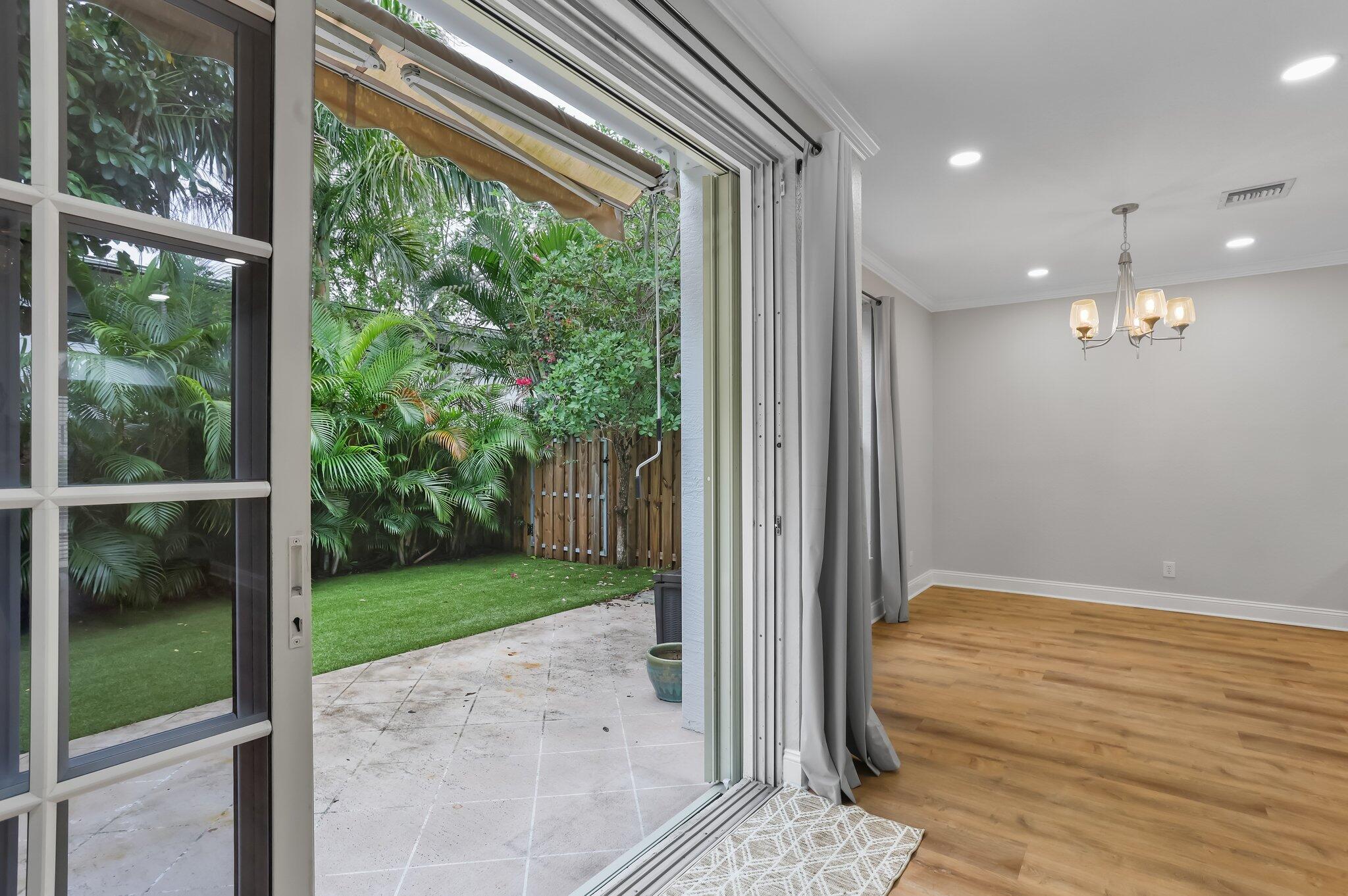 330 Southwest 8th Street, Unit 15 Boca Raton, FL 33432 - Photo 8 of 47 23-web-or-mls-0E2A9348