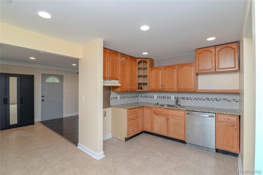 17360 Merriman Road Livonia, MI 48152 - Photo 13 of 41 MERRIMAN (18).jpg