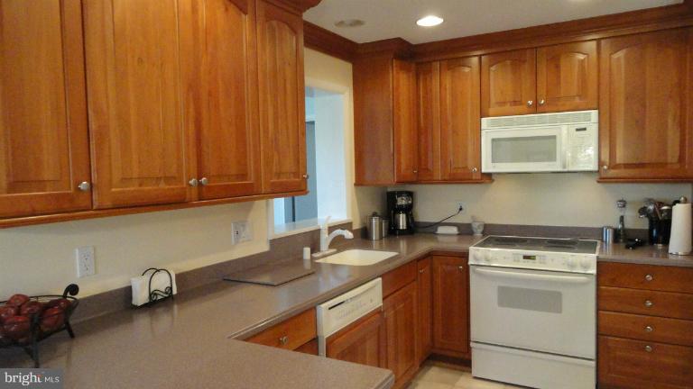 6205 Arkendale Road Alexandria, VA 22307 - Photo 15 of 26 Kitchen