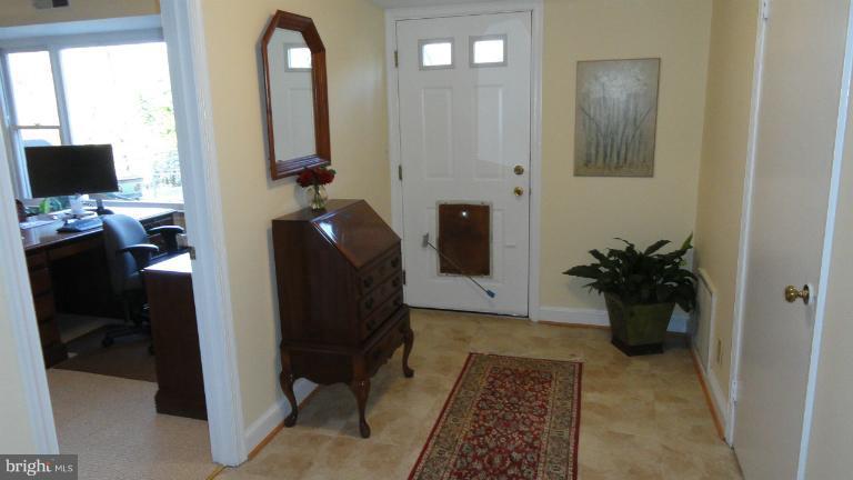 6205 Arkendale Road Alexandria, VA 22307 - Photo 4 of 26 Interior (General)
