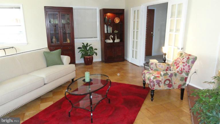 6205 Arkendale Road Alexandria, VA 22307 - Photo 7 of 26 Living Room