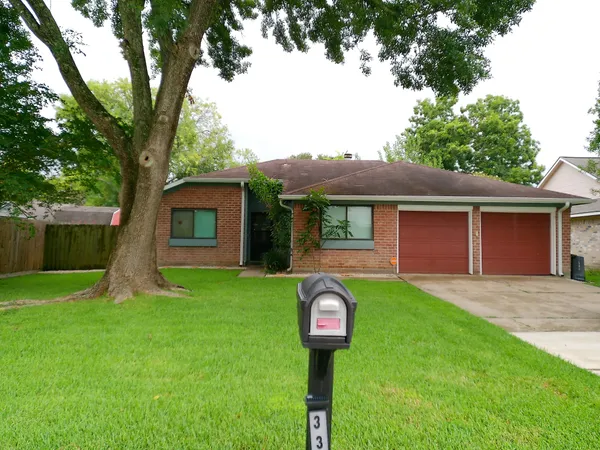 $2,200 | 335 Anchor Way, League City, TX 77573