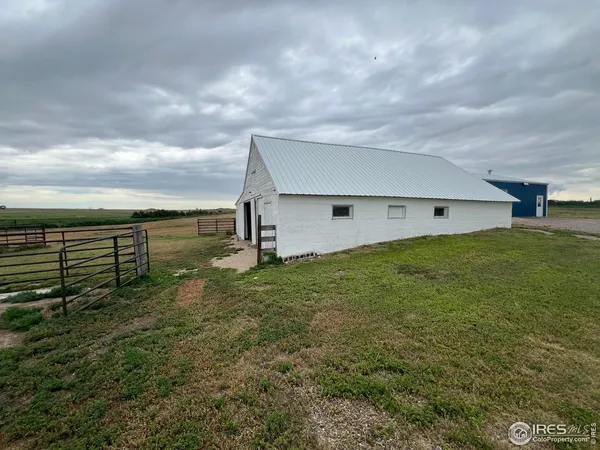 a view of a terrace with sky view