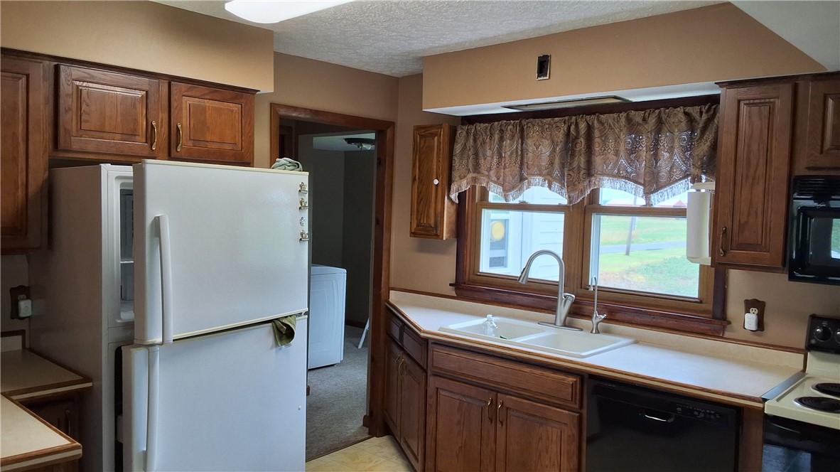 7516 Beach Road Montezuma, NY 13021 - Photo 17 of 44 Kitchen