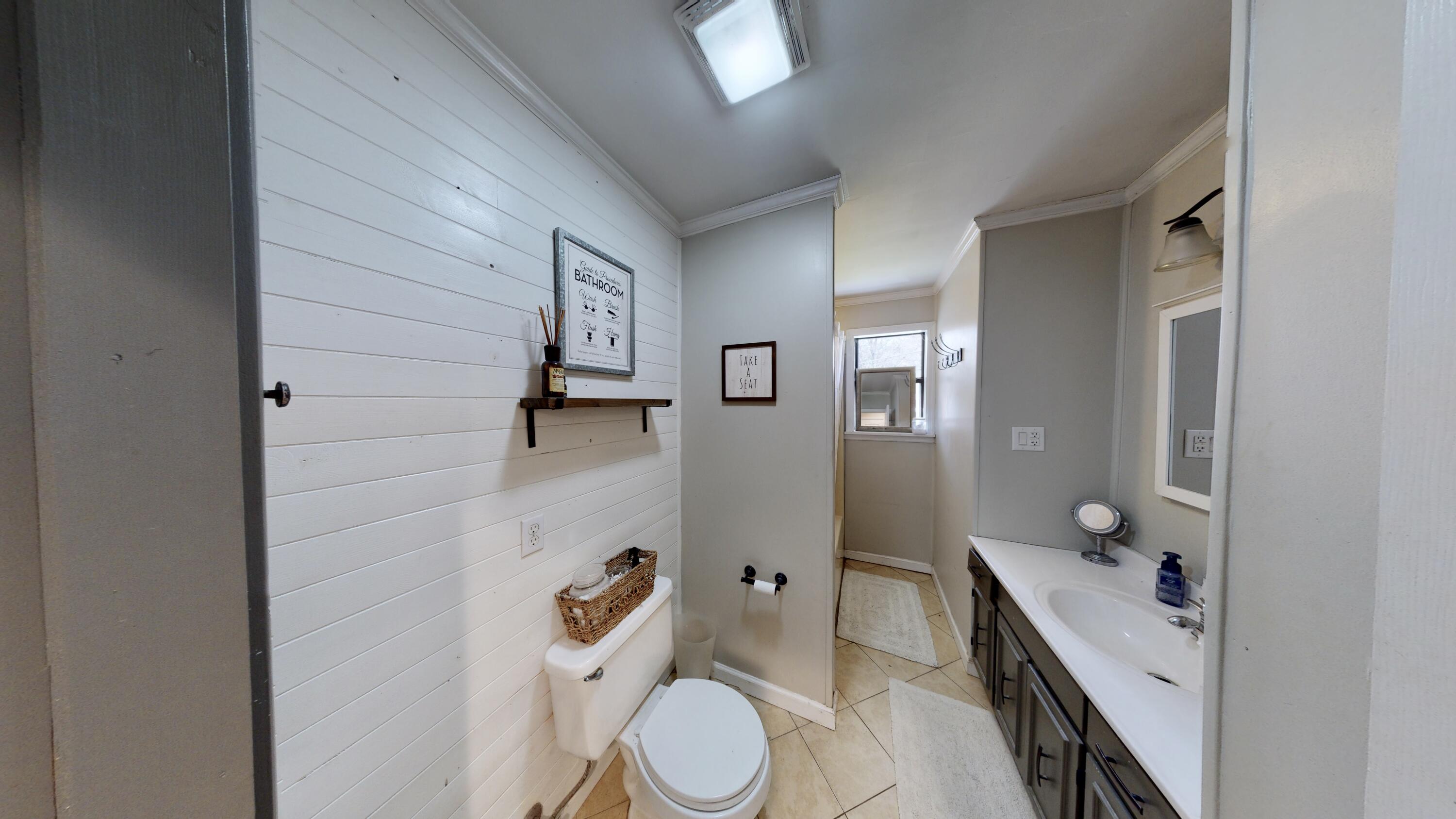 1374 White Oak Road Dayton, TN 37321 - Photo 4 of 13 Bathroom