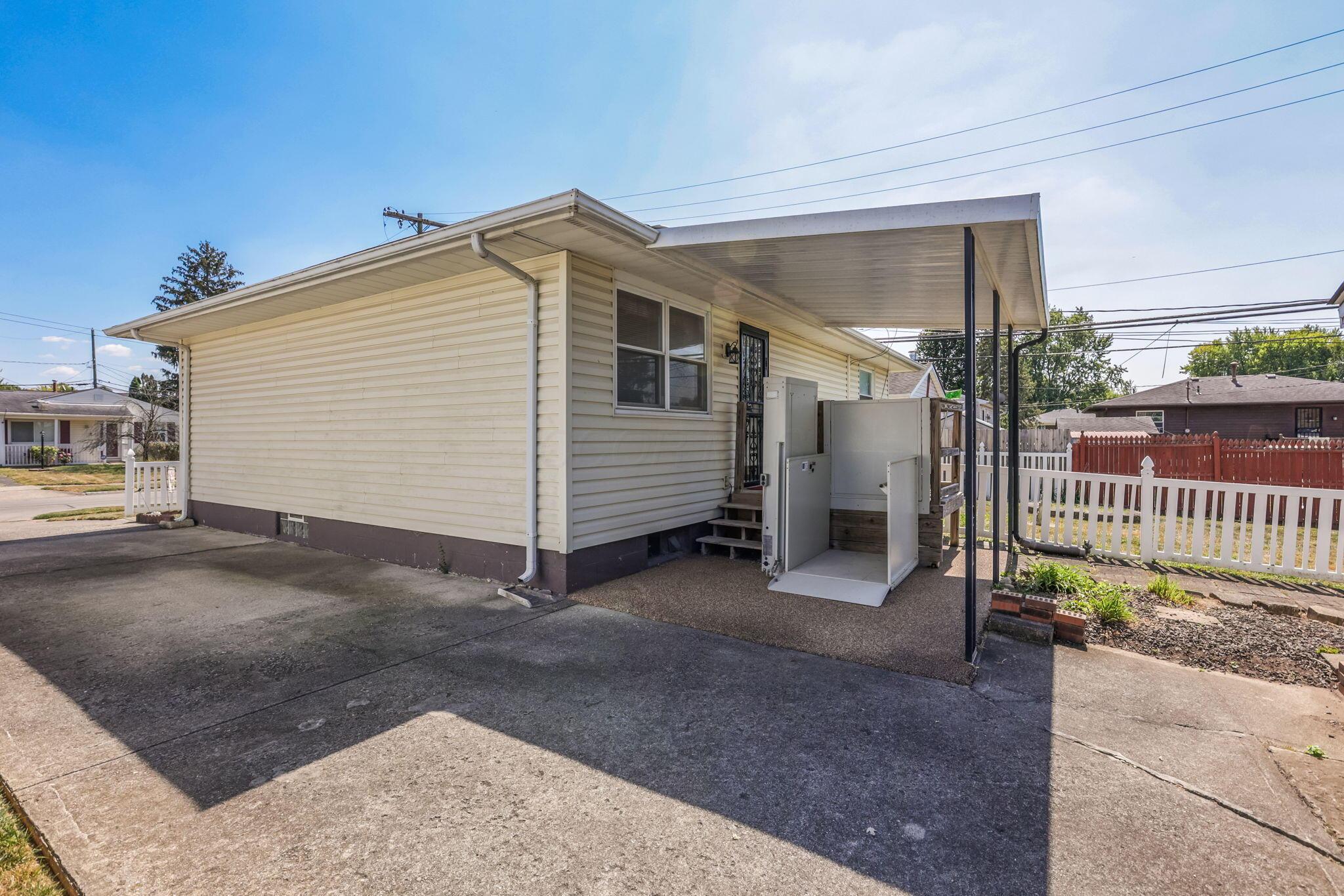3927 Frazier Road East Columbus, OH 43207 - Photo 33 of 40 35-web-or-mls-0D3A4417