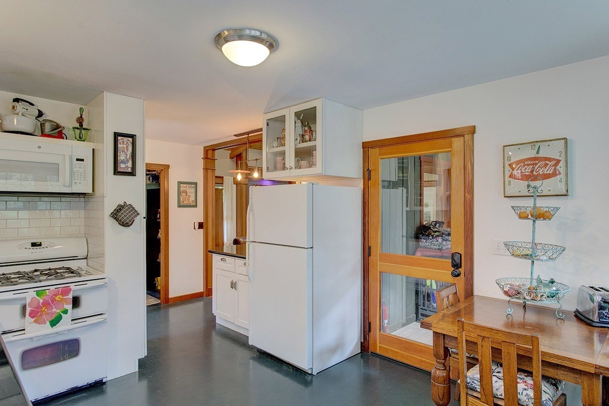 19-4242 Wright Road Volcano, HI 96785 - Photo 18 of 30 a white refrigerator freezer sitting in a kitchen