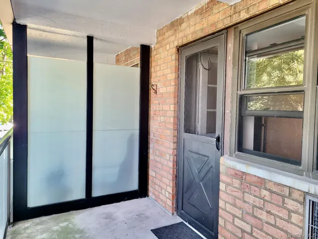 $299,000 | 315 Atlantic Avenue, Unit 1A, East Rockaway, NY 11518