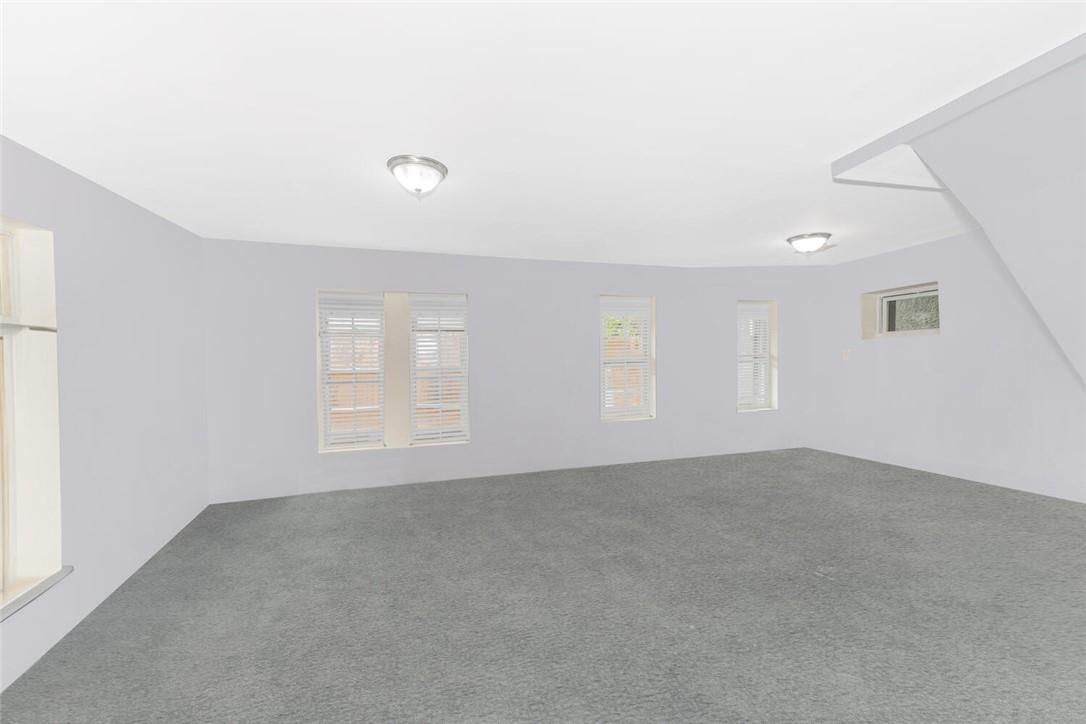 5650 Post Road Bronx, NY 10471 - Photo 26 of 34 an empty room with windows
