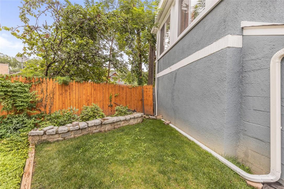 5650 Post Road Bronx, NY 10471 - Photo 32 of 34 a backyard of a house with lots of green space