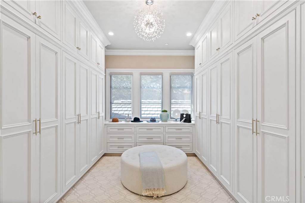 911 Hampton Road Arcadia, CA 91006 - Photo 44 of 73 a spacious bathroom with a tub and shower