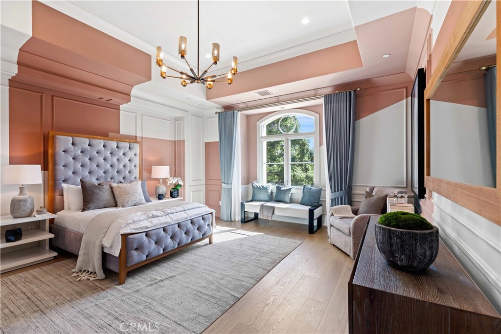 911 Hampton Road Arcadia, CA 91006 - Photo 51 of 73 a bedroom with a large bed and a couch