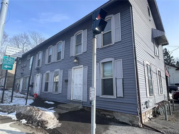 $975 | 10761 Main Street, Unit 2, Clarence, NY 14031