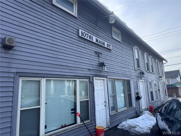 $975 | 10761 Main Street, Unit 2, Clarence, NY 14031