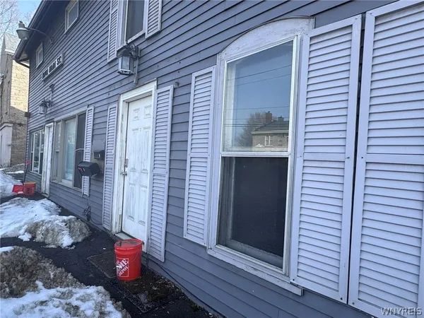 $975 | 10761 Main Street, Unit 2, Clarence, NY 14031