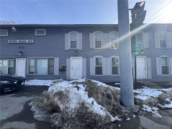 $975 | 10761 Main Street, Unit 2, Clarence, NY 14031