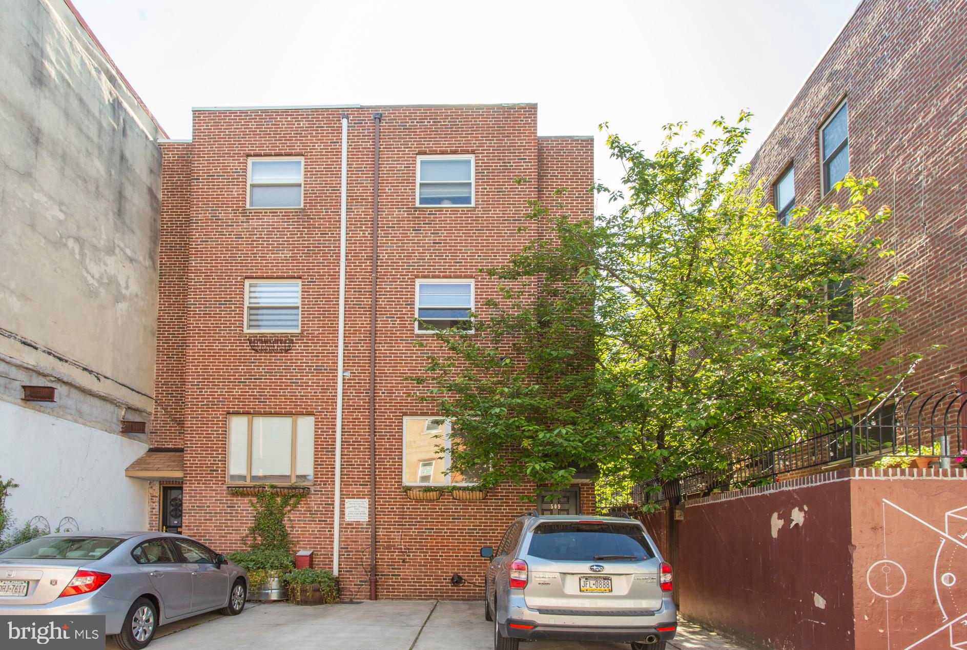 509 South 5th Street Philadelphia, PA 19147 - Photo 2 of 38 Front w parking spot