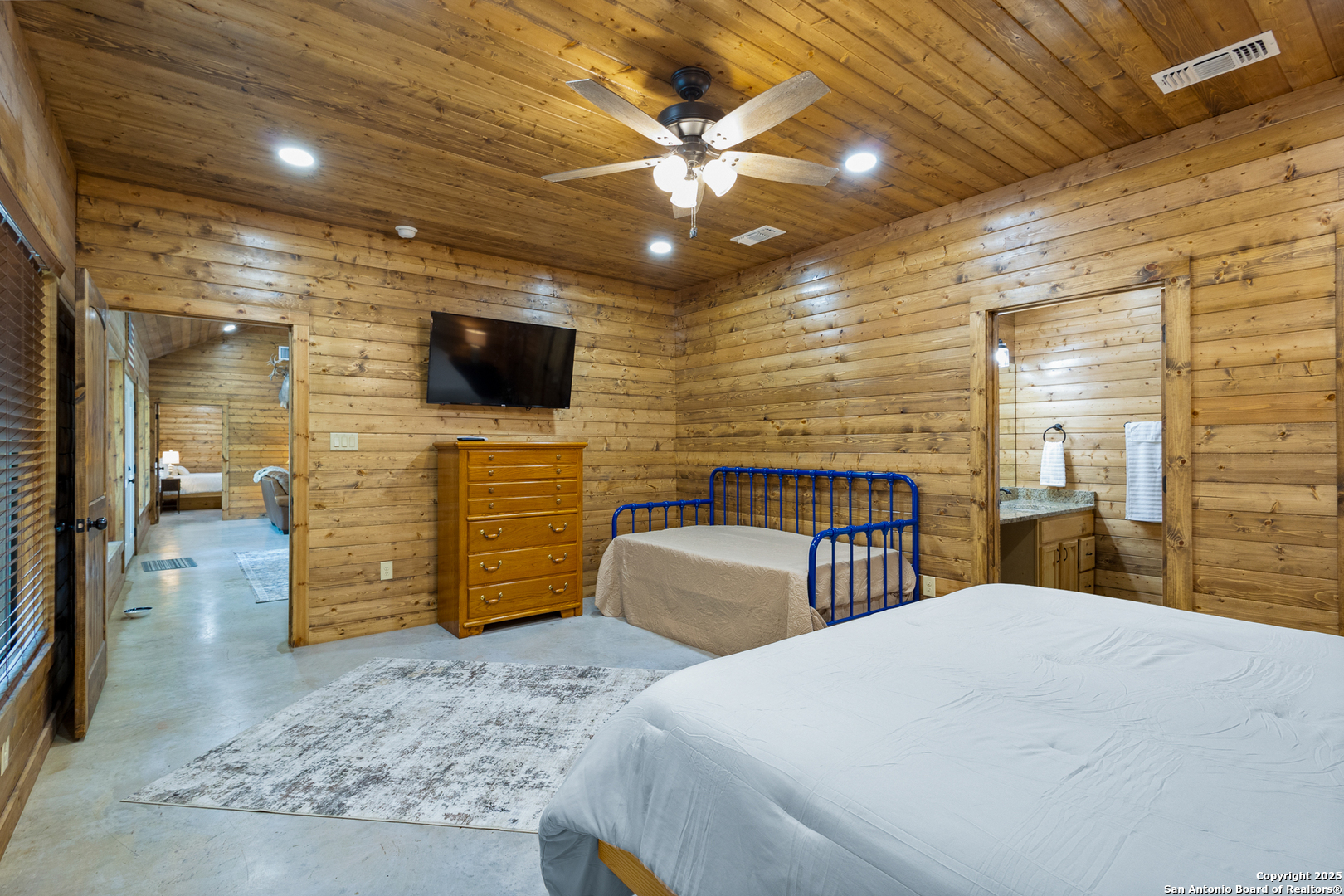 370 Johnny Seibert Rio Frio, TX 78873 - Photo 16 of 40 a bedroom with a bed and a television on desk
