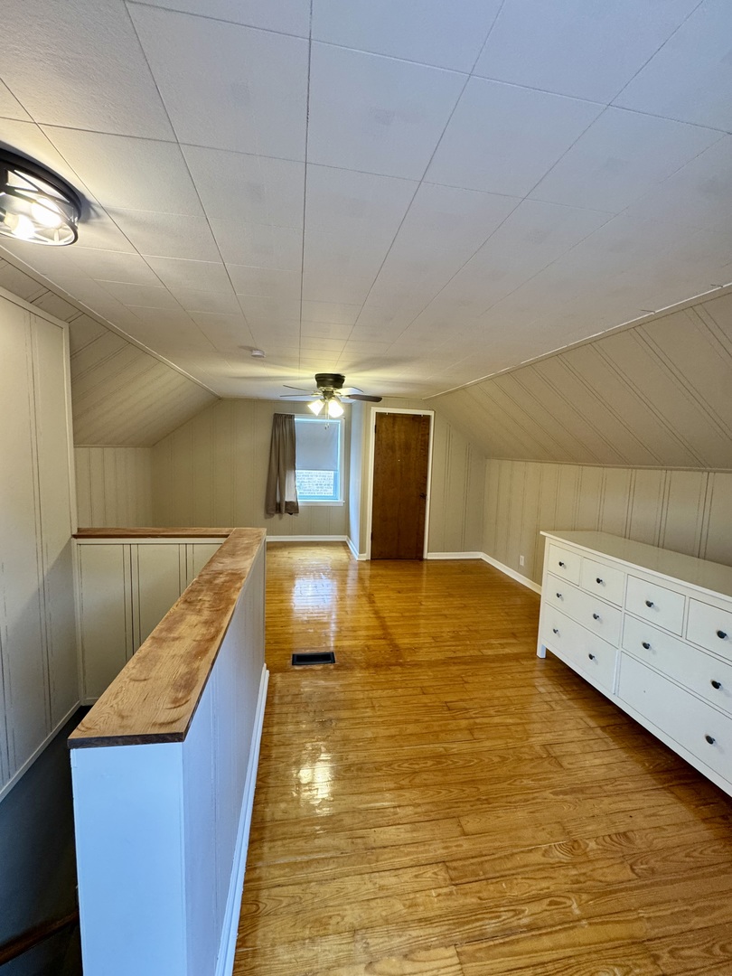 11042 South State Line Road Chicago, IL 60617 - Photo 8 of 12 a view of an empty room
