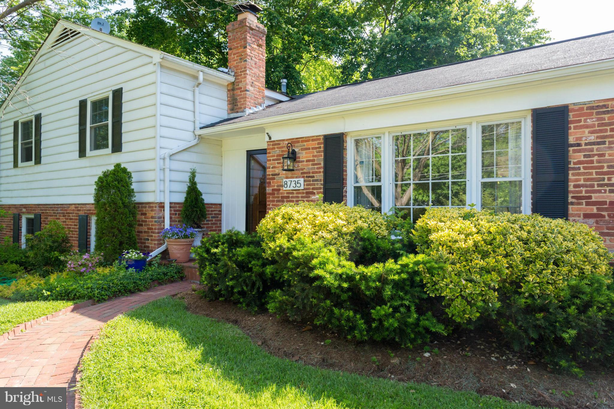 8735 Fort Hunt Road Alexandria, VA 22308 - Photo 1 of 30 Spacious and updated split level. Waynewood Elem