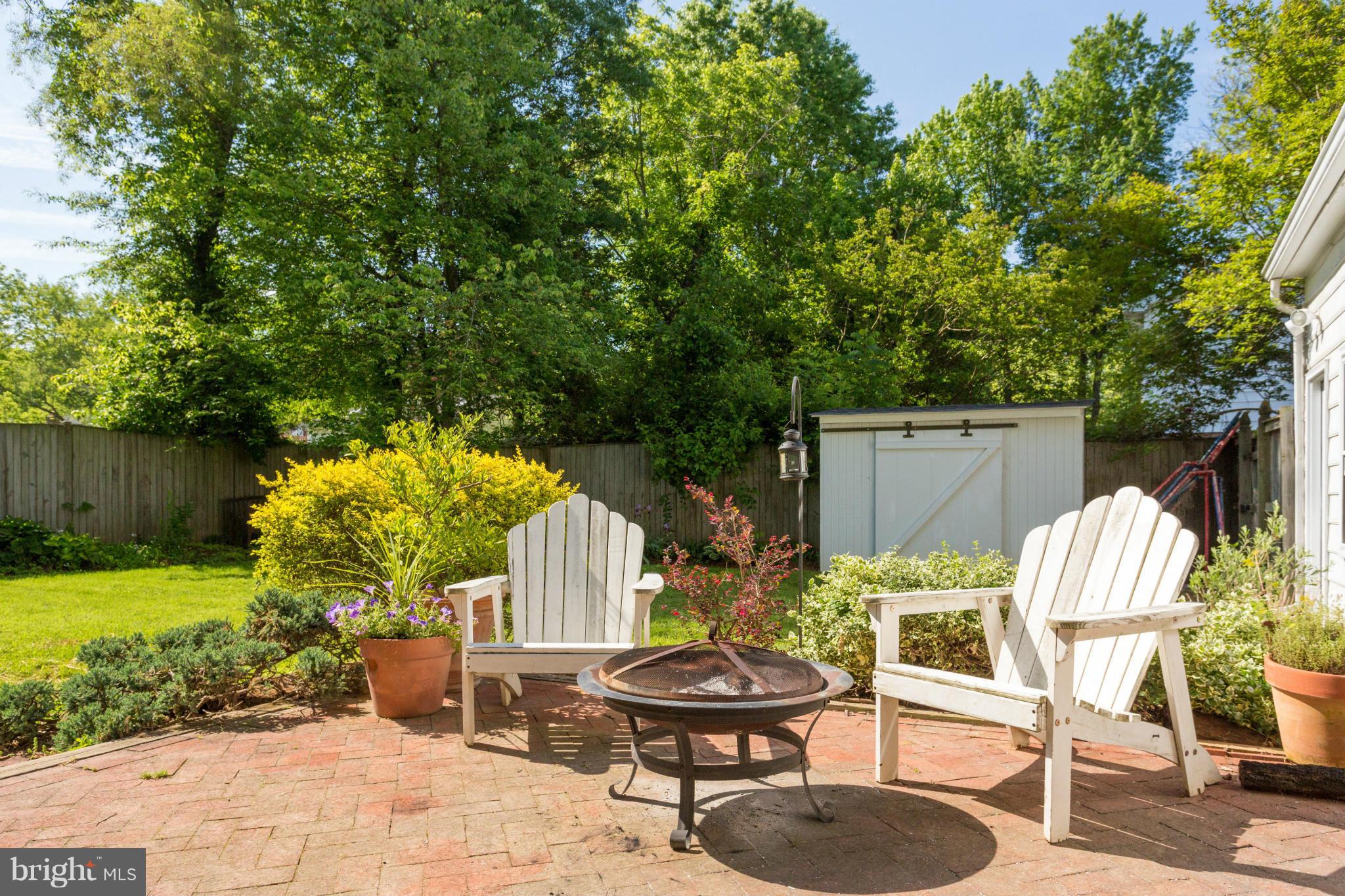 8735 Fort Hunt Road Alexandria, VA 22308 - Photo 2 of 30 Flat, fully fenced backyard