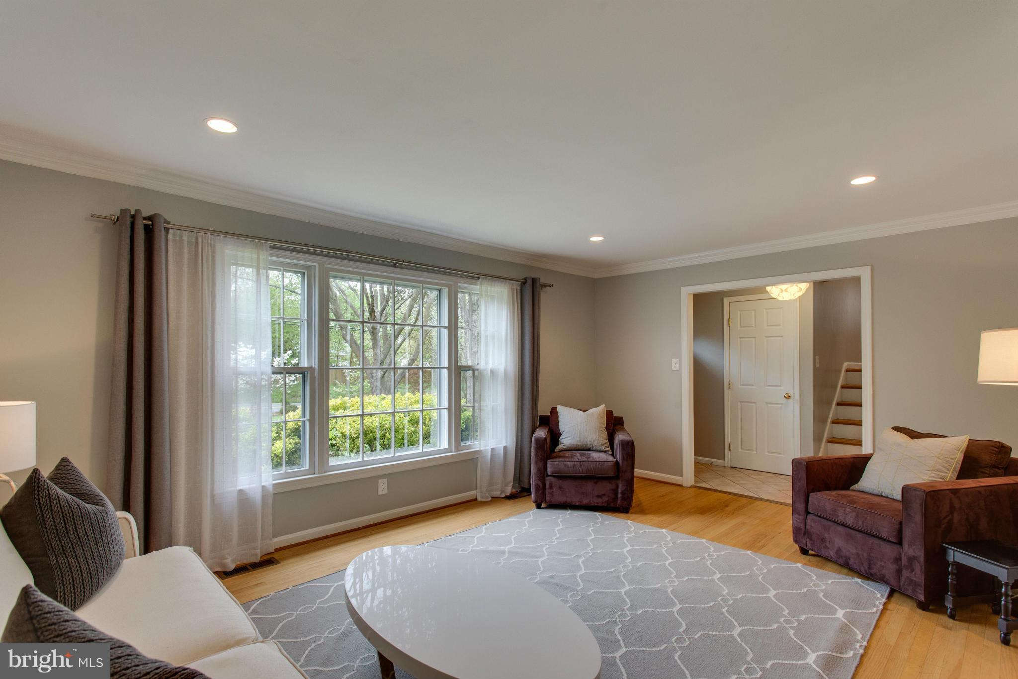 8735 Fort Hunt Road Alexandria, VA 22308 - Photo 3 of 30 Bright living room with lovely hardwood floors