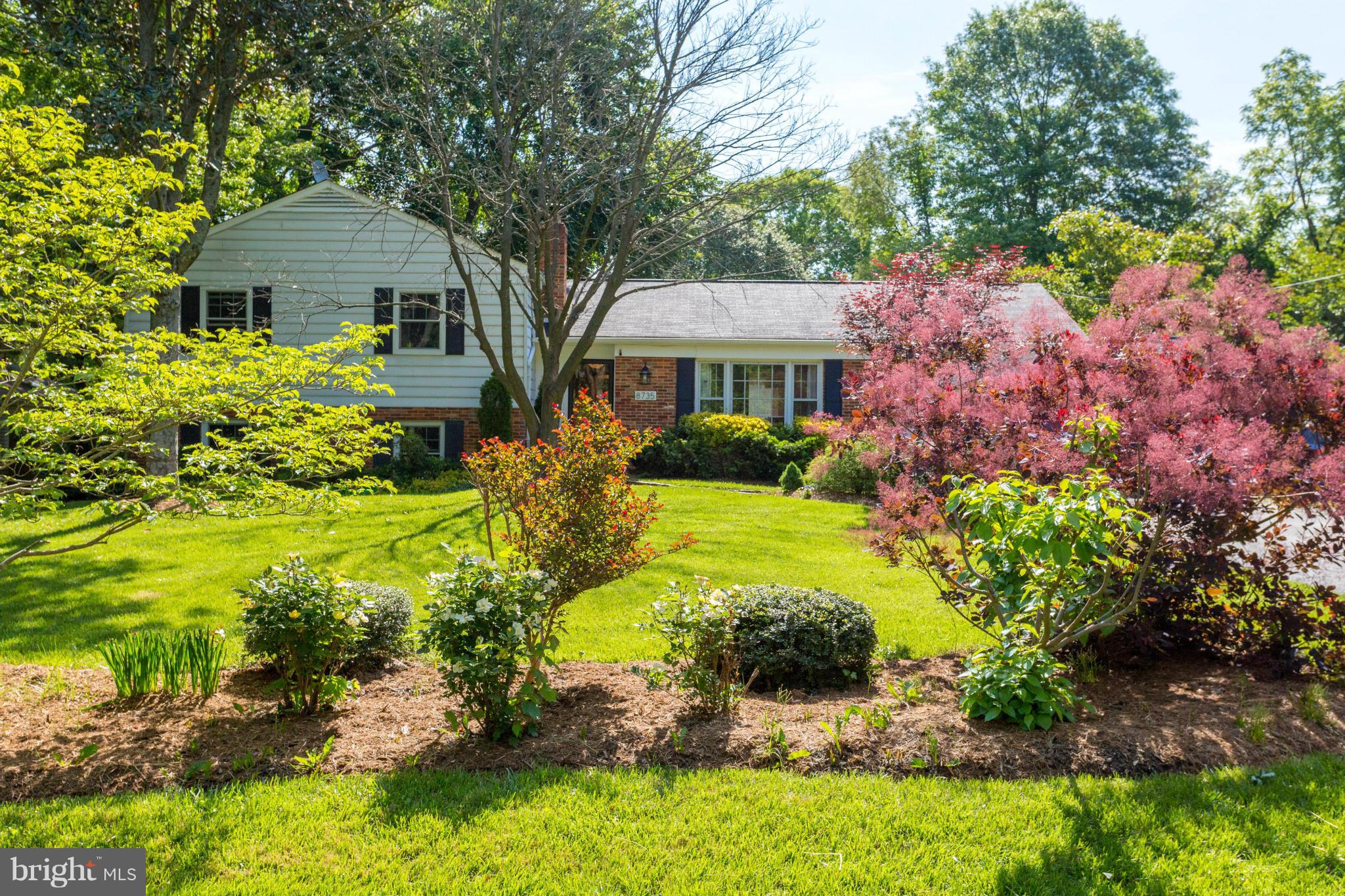 8735 Fort Hunt Road Alexandria, VA 22308 - Photo 30 of 30 Beautifully landscaped front yard