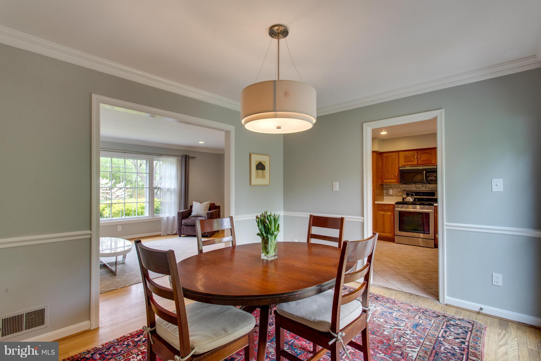 8735 Fort Hunt Road Alexandria, VA 22308 - Photo 5 of 30 Elegant molding in the separate dining room