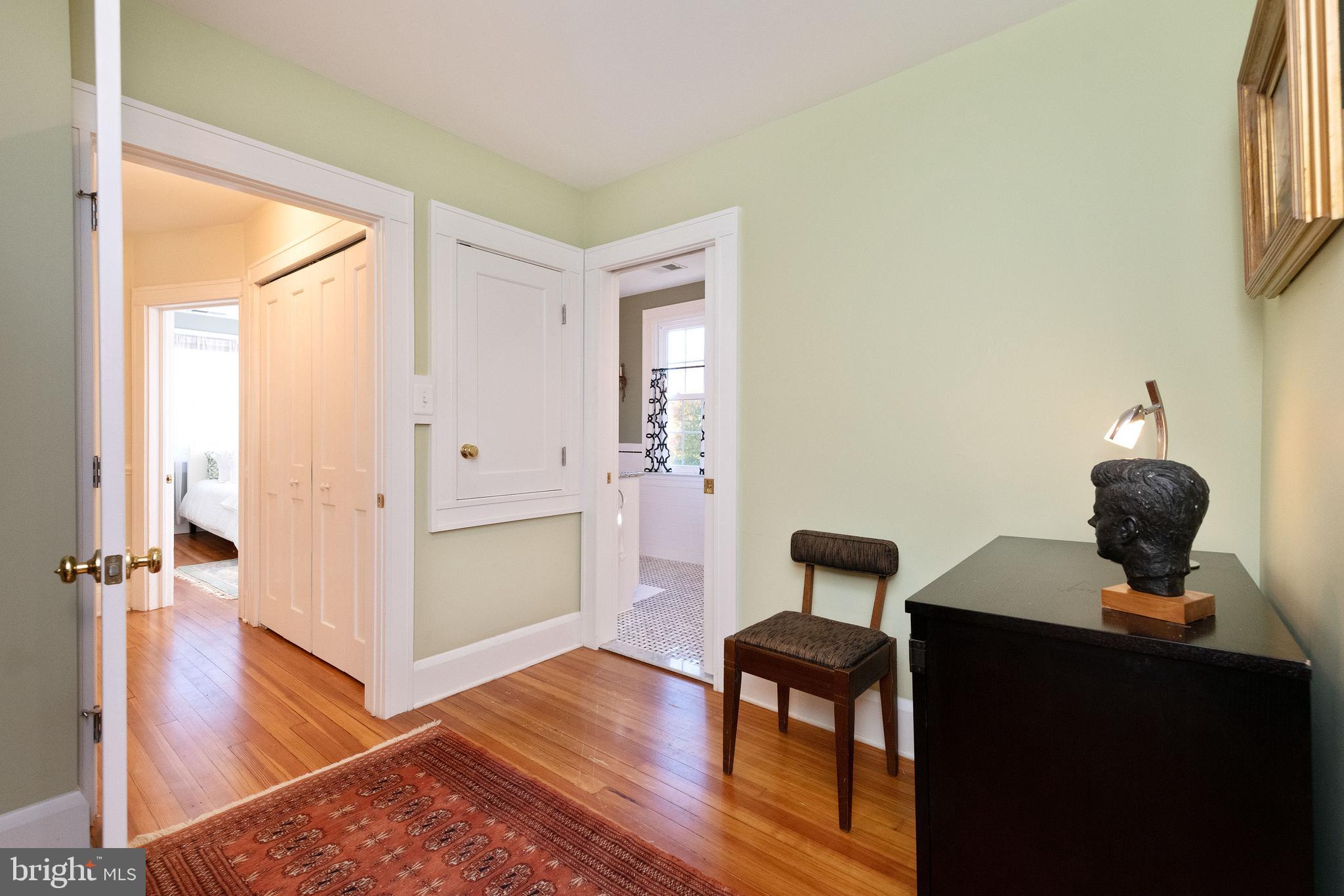 6910 Copeleigh Road Baltimore, MD 21212 - Photo 22 of 51 Primary Dressing/Sitting Area