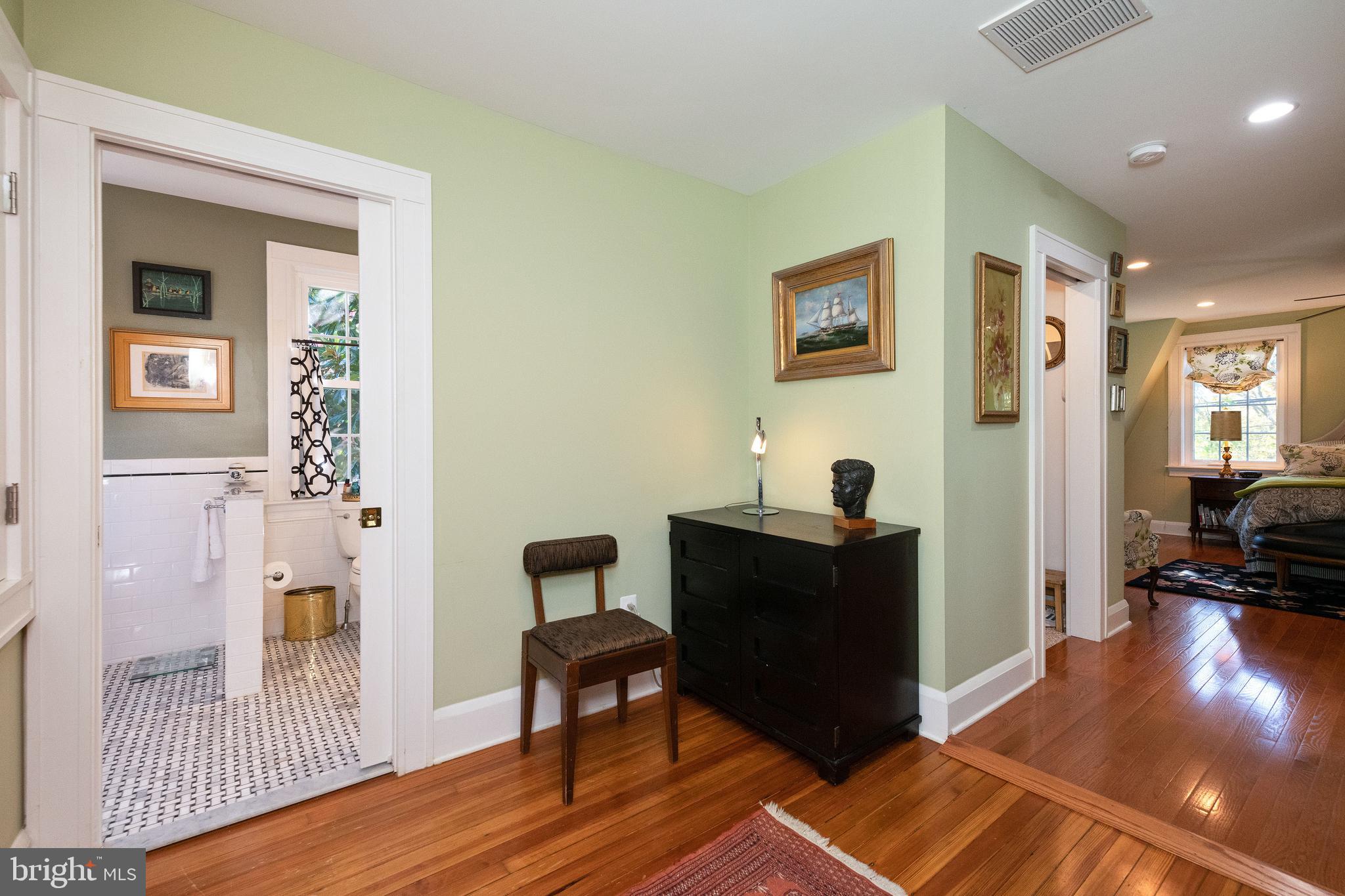 6910 Copeleigh Road Baltimore, MD 21212 - Photo 23 of 51 Primary Dressing/Sitting Area