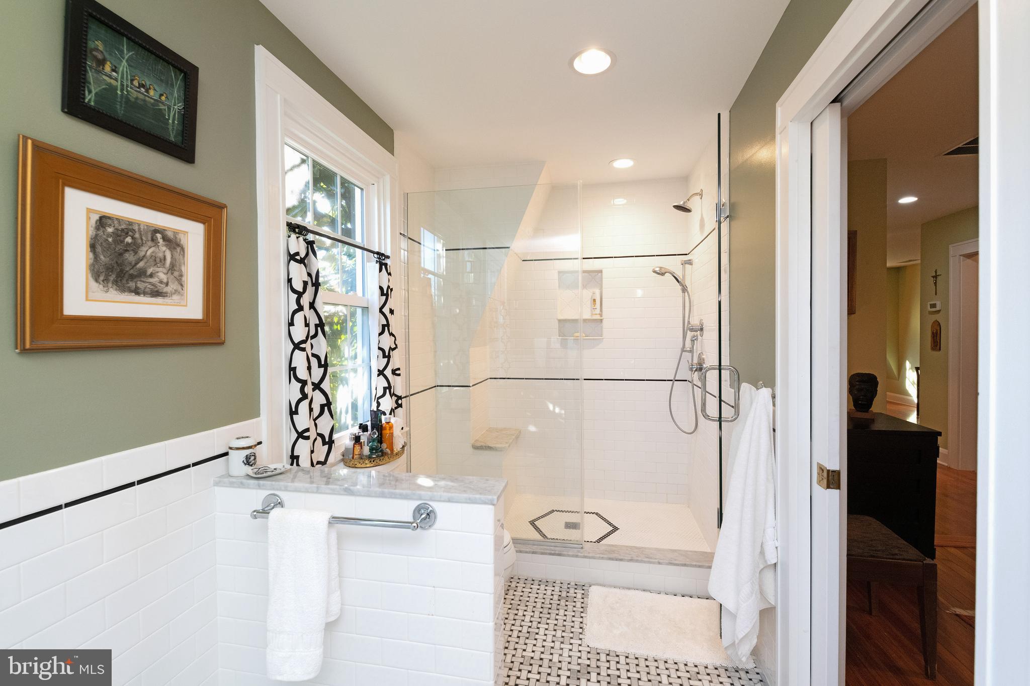 6910 Copeleigh Road Baltimore, MD 21212 - Photo 25 of 51 Primary Bath