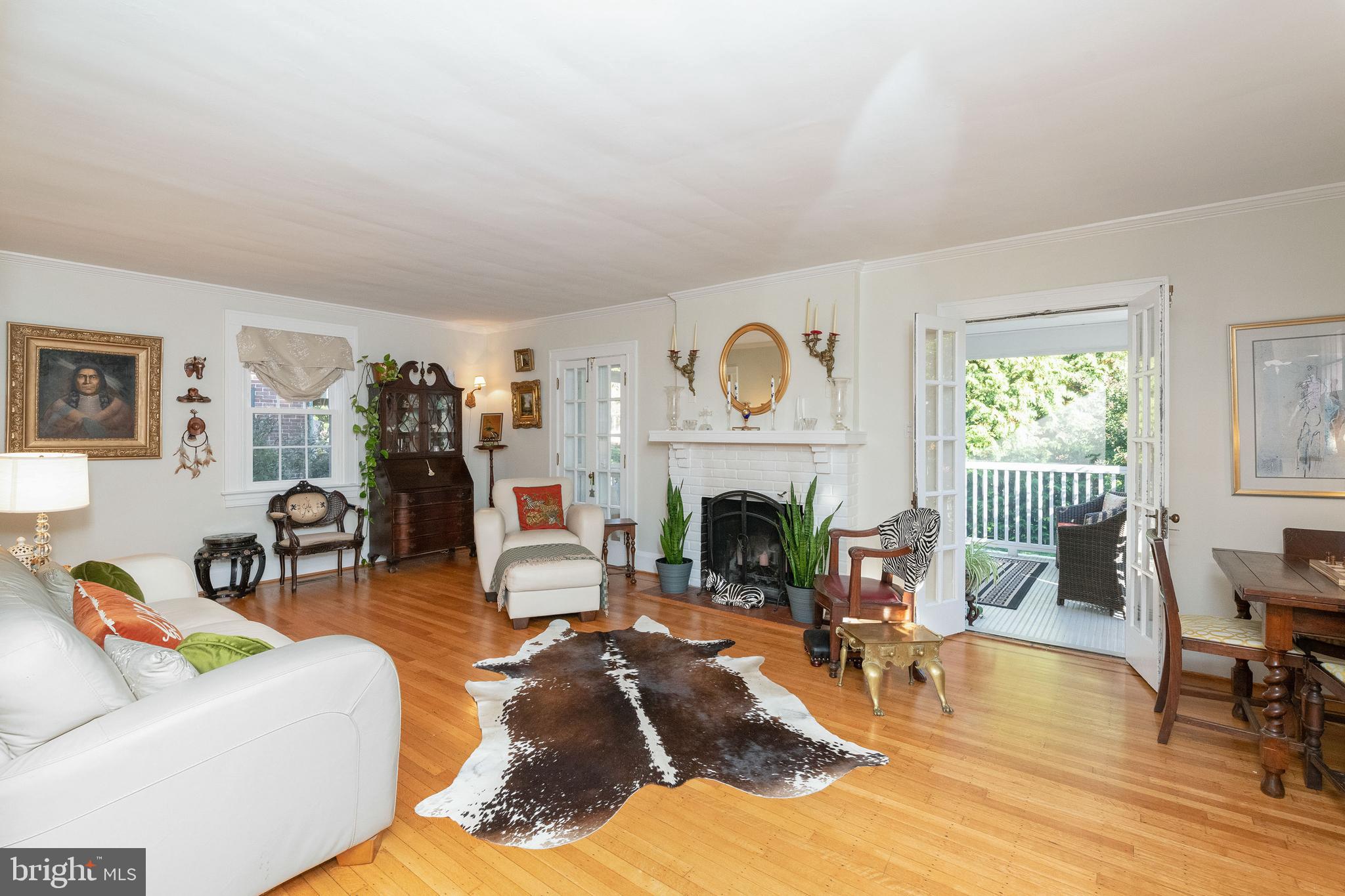6910 Copeleigh Road Baltimore, MD 21212 - Photo 5 of 51 Living Room