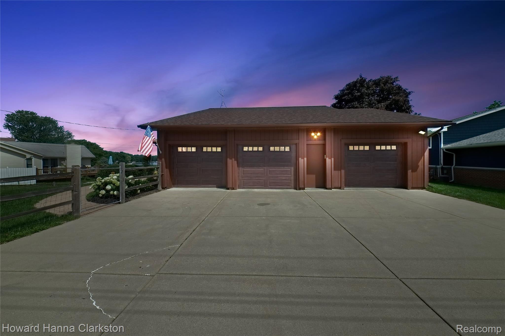 10058 King Road Davisburg, MI 48350 - Photo 41 of 54 004-photo-twilight-front-view-8468922.jpg