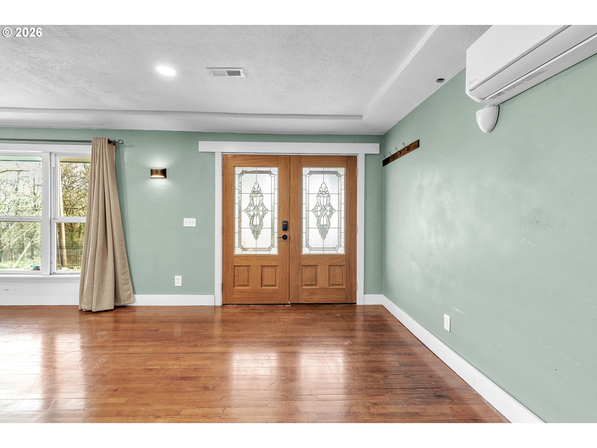 243 North Shepherd Road Washougal, WA 98671 - Photo 5 of 46 Living Room/Entrance