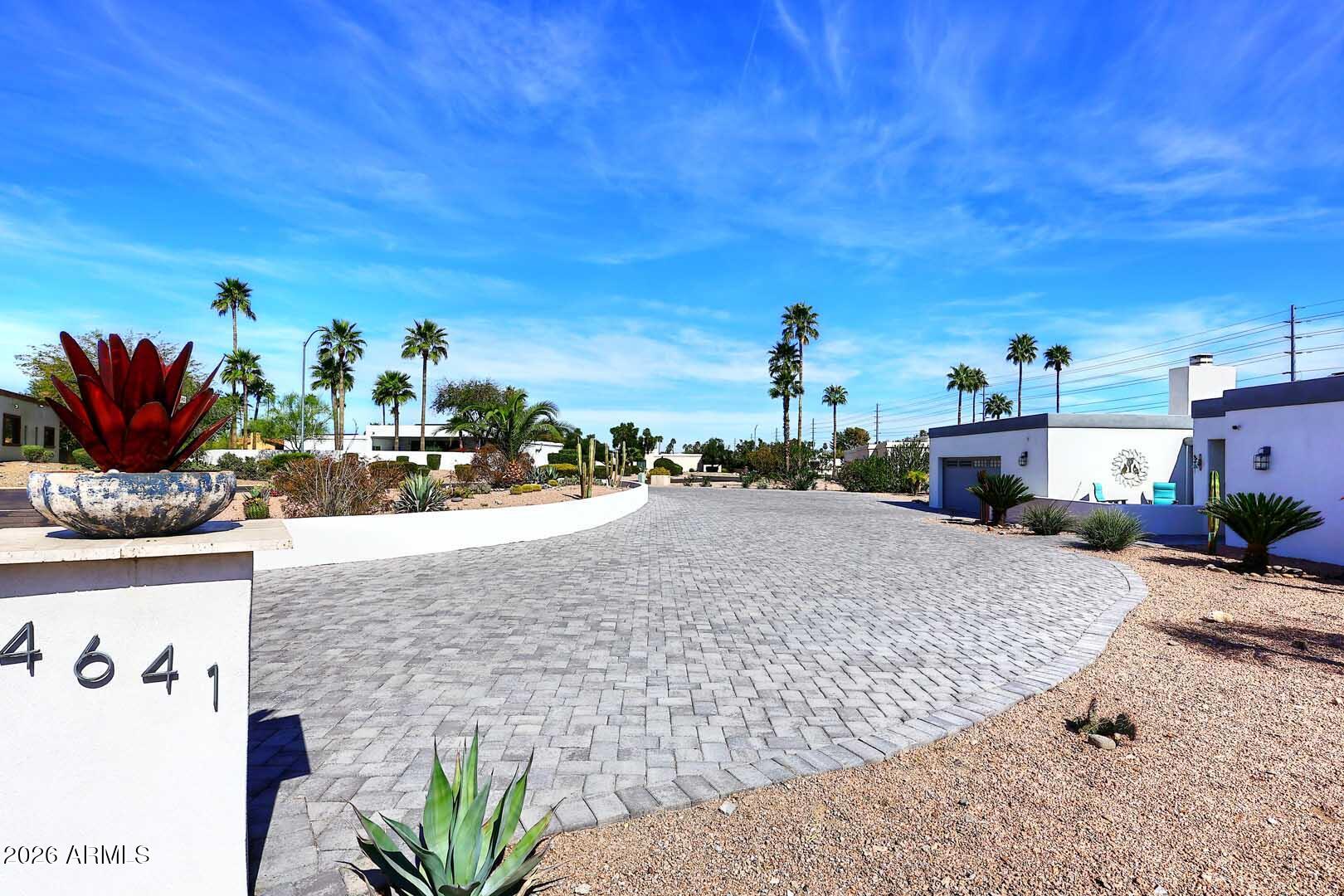 4641 East Mountain View Road Phoenix, AZ 85028 - Photo 33 of 43 Cicular Driveway