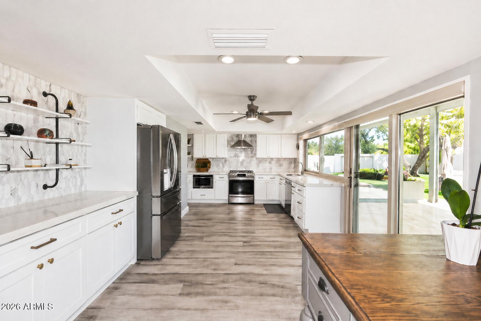 4641 East Mountain View Road Phoenix, AZ 85028 - Photo 4 of 44 Kitchen