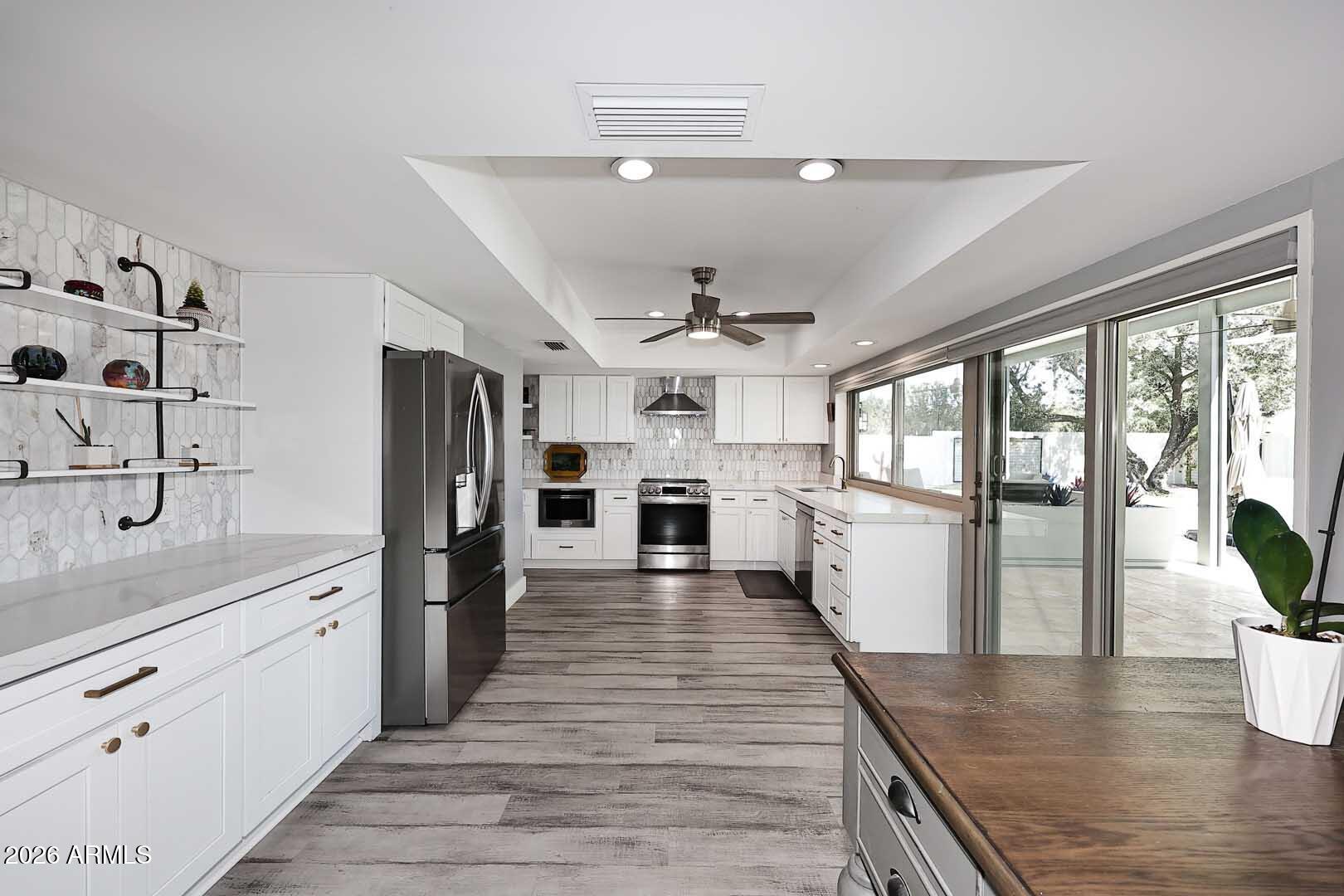 4641 East Mountain View Road Phoenix, AZ 85028 - Photo 4 of 43 Kitchen